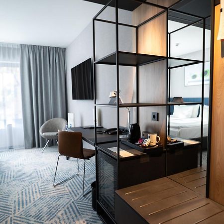 Q Hotel Plus Вроцлав Экстерьер фото